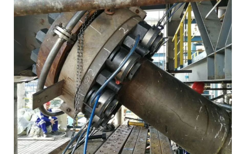 化肥氨合成塔顶盖螺栓预紧客户选用ML SPORTSKWZK液压螺栓拉伸器